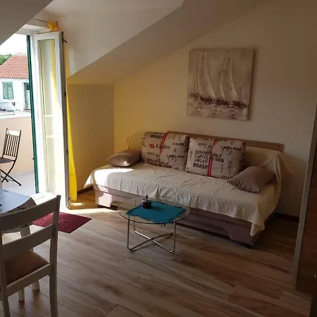 Lanterna Apartment *